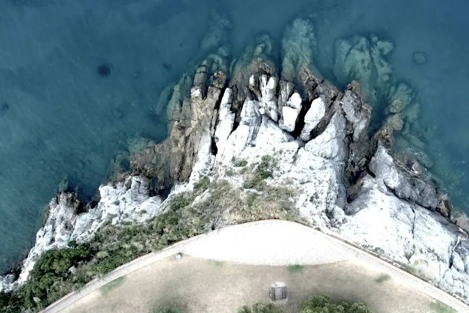 Cala Prodani a Bergeggi vista dalla piscina